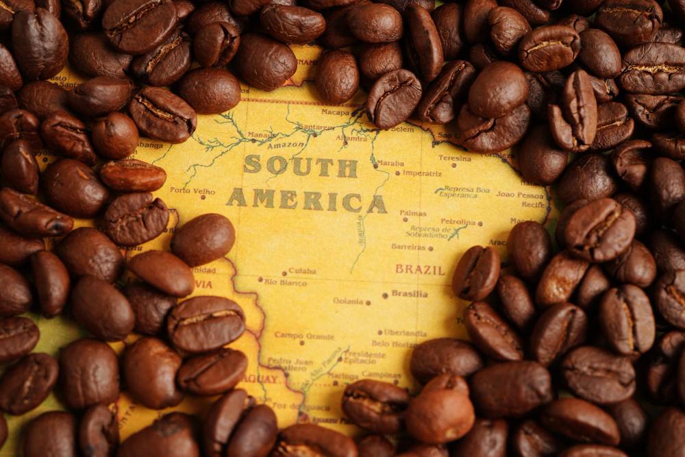 grain de café sur la carte de l'amérique du sud